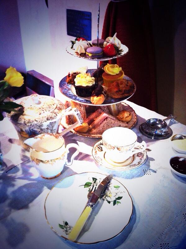 chipnorteas's tweet photo. Hello #OxHour we provide vintage tea parties &amp; cupcakes for all occasions http://t.co/3bNTM80mpc