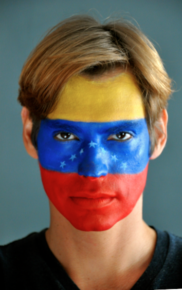 Hagamos eco de lo que esta pasando en Venezuela #QuemiVozseatuVoz #SOSVenezuela 
 youtu.be/c8aGCD_UbRM