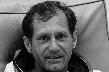 William Pogue, a <a href="/NASA/">NASA</a> astronaut who served on the nation's first space station, died at 84 oak.ctx.ly/r/rrs3