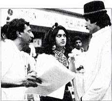 MosesSapir's tweet photo. Amitabh ji with Tinnu Anand &amp; Meenakshi ji during the shooting of Shahenshah @SrBachchan http://t.co/1s52EDyFJb