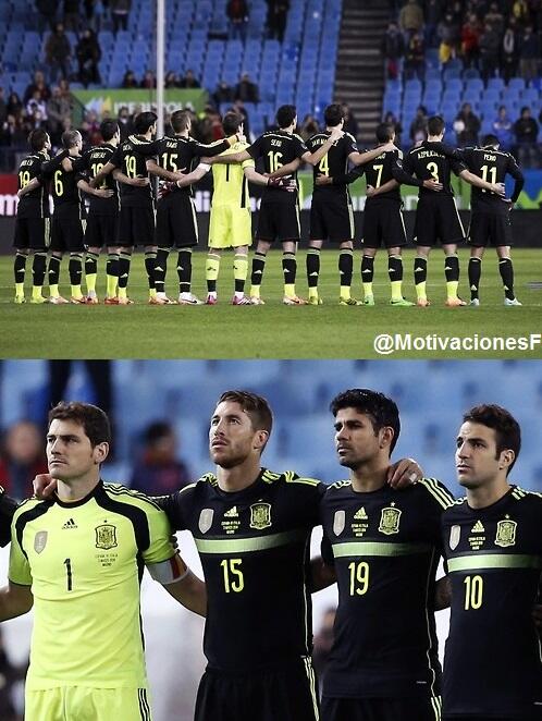 MotivacionesF's tweet photo. Minuto de silencio en honor a Luis Aragonés en el España vs Italia... http://t.co/rAWHp4cgCz