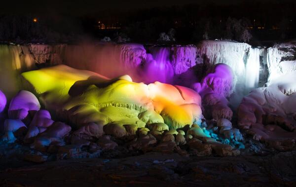 SFGate's tweet photo. Niagara Falls has frozen over, and it's gorgeous: http://t.co/0DnNuIzWiI http://t.co/qrlqkxqDaO