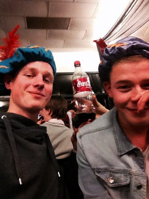 SpacemanPim's tweet photo. Selfie weg met pitoe piet #pwsge http://t.co/qaXhT8CjlC