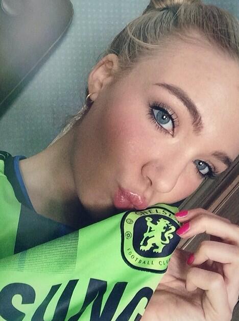 ChelseaFCBoobs's tweet photo. If you aren't following @Emily_Rogawski, you're doing it wrong! Lets go chelsea!!! #FootballFitty http://t.co/x4TrRfu9vE