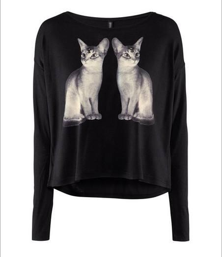 Tu_ModaOnline's tweet photo. Sudadera de gatos 15 euros http://t.co/TITvdlwKga
