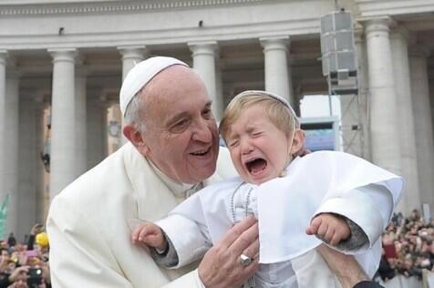 Pontifake's tweet photo. SI ESORCIZZI LA PAGANA FESTA DEL #CARNEVALE VESTENDO I PROPRI FIGLI DA #PAPAFRANCESCO COSÌ DA AVVICINARLI AL SIGNORE. http://t.co/ctaAFdNjl6