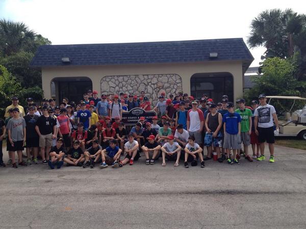 Verobeach2019's tweet photo. Les jeunes de 1,2 et 3 qui vont au ESPN center! #chanceux http://t.co/adwb8Zjgi2