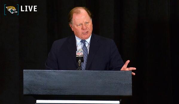 Jaguars's tweet image. Tweet your questions for Jags President Lamping using #JagsLIVE

Watch bit.ly/livejags at 12 to see his answer