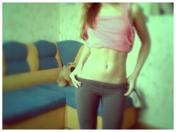 Fluffycool's tweet photo. @Kristino4ka_M @Keeeekc я 155,мой вес 46
это норма? http://t.co/FHTl5XyI1t