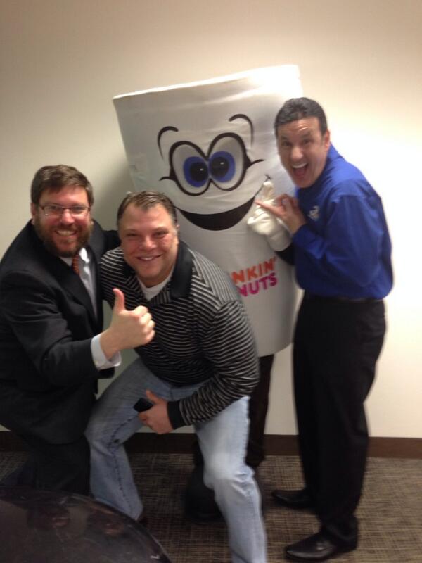 @DunkinDonuts <a href="/colinannie/">carmen tedesco</a> <a href="/JoeCronauer/">Joe Cronauer</a> fighting to end hunger ! <a href="/CleveFoodbank/">МиЛаЯ BaBy</a> let's go! #wecandothis