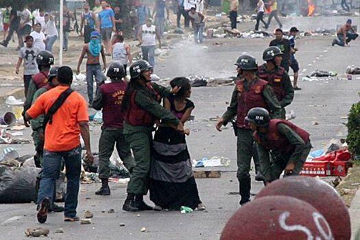 marjuli's tweet photo. Joven golpeada brutalmente por Josneidy Castillo, incomunicada en un calabozo http://t.co/uEJszbrhuJ #RepresiónenVzla http://t.co/EFNWve42B7