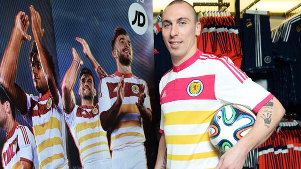 RT for your chance to WIN the new Scotland away kit signed by Celtic midfielder <a href="/ScottBrown8/">Scott Brown</a> (comp closes 12pm Thurs)
