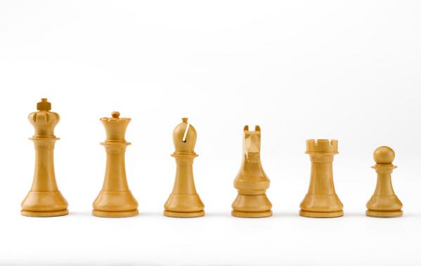 ChessDirect's tweet image. The official #FIDE approved World Chess Championship set is a variation on the #Staunton design.