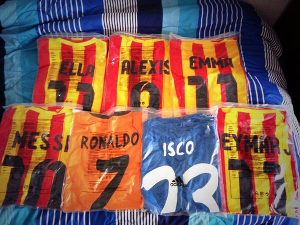 davidfutbolnba's tweet photo. Empezando a recibir camisetas de los pedidos atrasados. 1/5 en casa, seguiremos recibiendo la próxima semana http://t.co/2wYORXo3o5