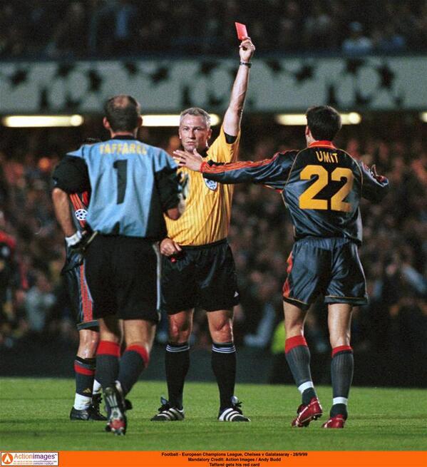 Roberto Mancini'nin yardımcılığını yapan Taffarel Galatsaray kariyerinin tek kırmızısını Chelsea karşısında görmüştü