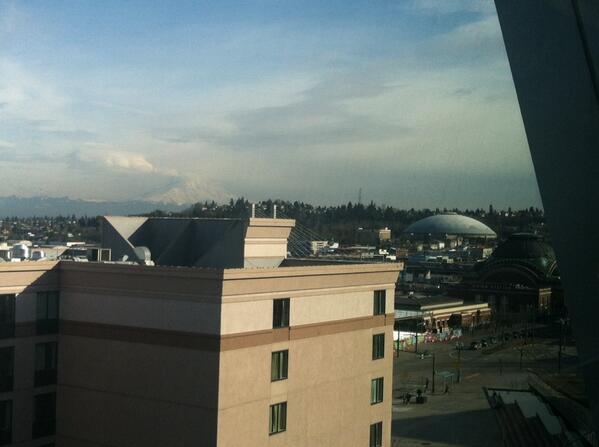 visitpierce's tweet photo. The mountain is out today! Perfect day in Tacoma + Pierce County #gws14 http://t.co/NXSLZhvG1g