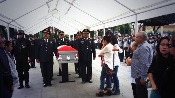 Pablo_Basanez's tweet photo. Hoy despedimos a nuestro amigo Cmdte. Israel Monroy Gonzalez quien en vida entregó lo mejor de sí para #Tlalnepantla http://t.co/EMiWCCCEWU
