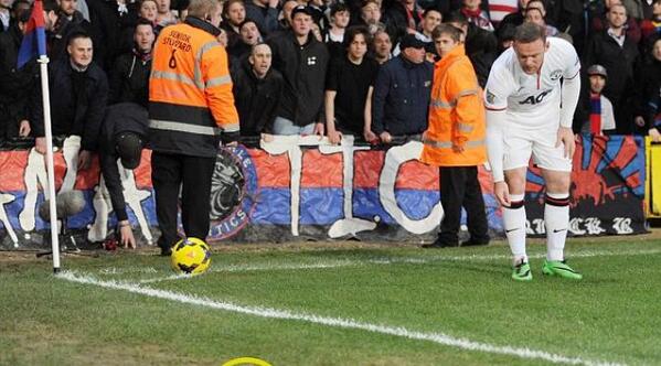 TChen83's tweet image. Pelempar Koin Rooney Ditahan bit.ly/1o3ttlT http://t.co/PaE8xAruh0"