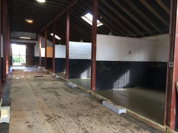 TCarsonRacing's tweet photo. New Barn floor coming together... #horseracing #newmarket #training http://t.co/Po1LoEitw3