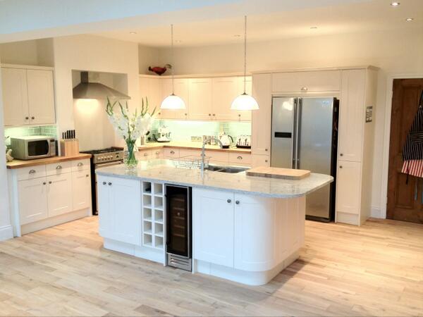 TopDrawer_furn's tweet photo. Cream shaker style kitchen with oak work tops and granite island countertop. Solid oak brushed and oiled flooring. http://t.co/UT8Lah3flp