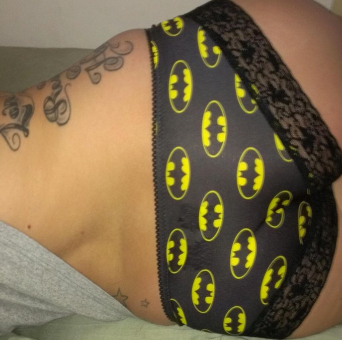 Na na na na na na na na batman!! Happy ass Wednesday!! http://t.co/qB5srn5Ke2<a href="/tag/snapchat"class="tags"><span>#snapchat</span></a><a href="/tag/tattooedladies"class="tags"><span>#tattooedladies</span></a><a href="/tag/cam"class="tags"><span>#cam</span></a><a href="/tag/mfc"class="tags"><span>#mfc</span></a>