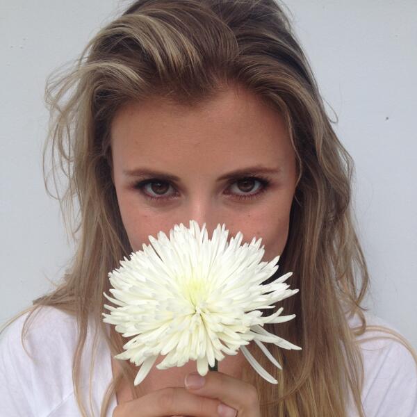 OppositeWorlds tweet media