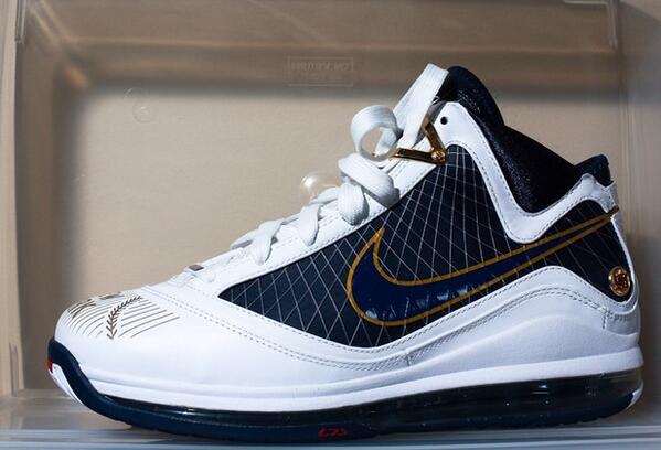 nike lebron 7 2018