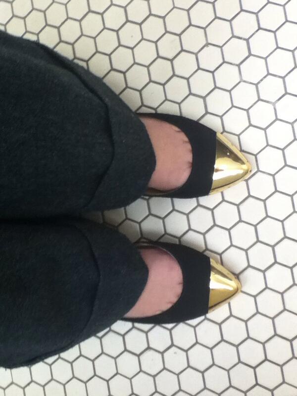 missginajohnson's tweet photo. Screw the cold, feet are much happier in cute shoes than winter boots. http://t.co/WyIzeU6qzI