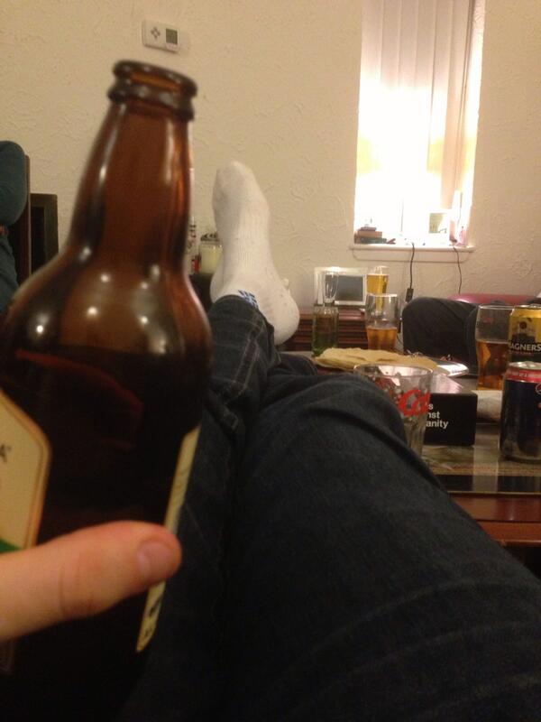 smashing_smyth's tweet photo. Last drink with the family before I head back to Canada!  #gettingwastypants http://t.co/6qE17YsSYi