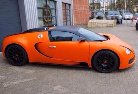 cars_beautys's tweet image. Matt orange Bugatti