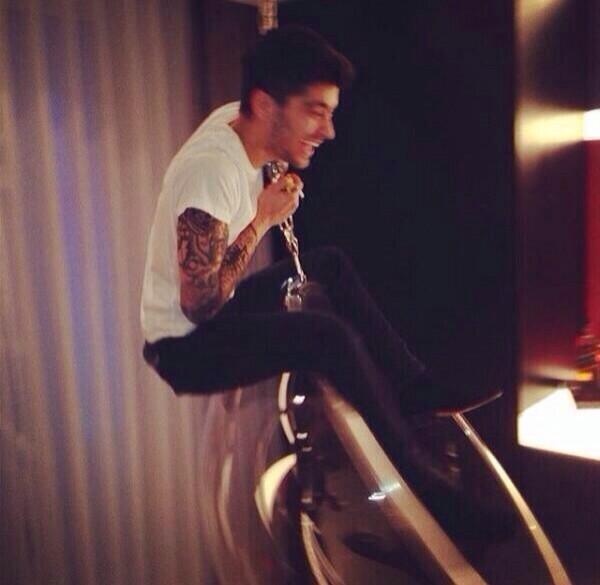 DirectionDuo2's tweet image. 2014 Zayn came in like a mother fucking wrecking ball.