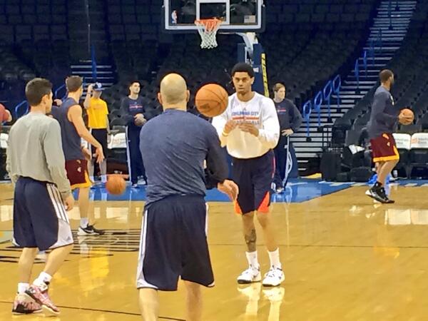 OKCFRFans's tweet photo. http://t.co/DUH5Gp53rm Jeremy Lamb et sa bande a l'échauffement 1h avant d'accueillir les Cav's de Irving