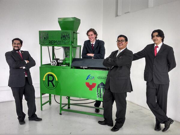 reciclaunicel's tweet photo. REPS01 la 1er máquina recicladora de unicel fabricada en la Fac. Ingenería de la UNAM. @reciclaunicel http://t.co/Q0b9m1R4zc