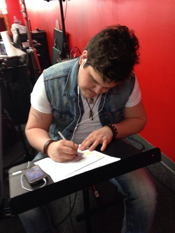 AmericanIdol's tweet image. Here's a look at @ImDexterRoberts studying his music. #idol