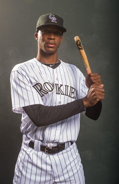 ItsAndyMac_'s tweet photo. Looks like @rosellherrera attended the mini-bat giveaway #Lol (via @GettyImages ) #RockiesPhotoDay http://t.co/mESG16qfjM