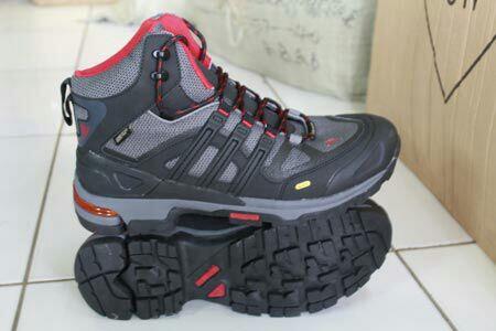 labir_lembah's tweet photo. @infopendaki new n original.. addidas goretex si 40-43. Monggo 400k. #sealgear http://t.co/LKaeUjDnjh