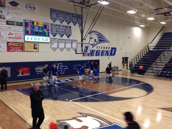 LegendTitansTV's tweet photo. 10 minutes away from boys playoff basketball #LegendVsLoveland #copreps http://t.co/nzxt32U32A