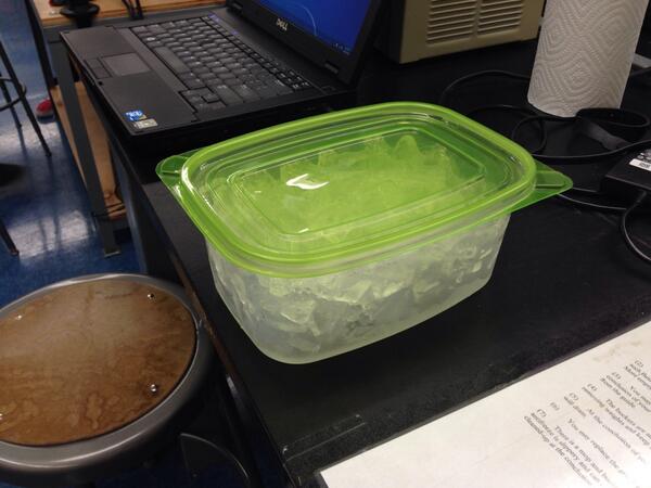 E80Proctorz's tweet image. 4 times as much ice as needed! #TemperatureLab #WhenE80KidsTellYouWhatToTweet