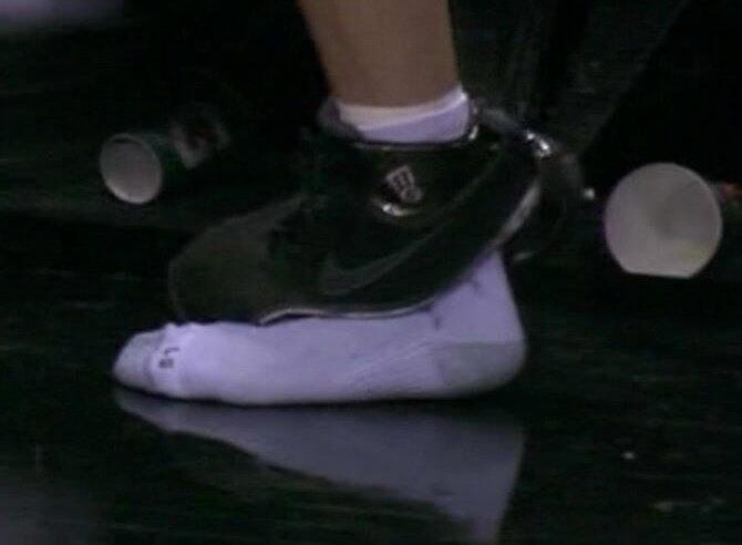 Spurs-Manu-Ginobili-shoe-explodes
