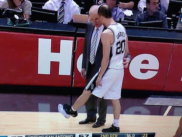 LaughNewsTweets's tweet photo. Manu Ginobili literally busted out of his shoe. http://t.co/znLomPlypY