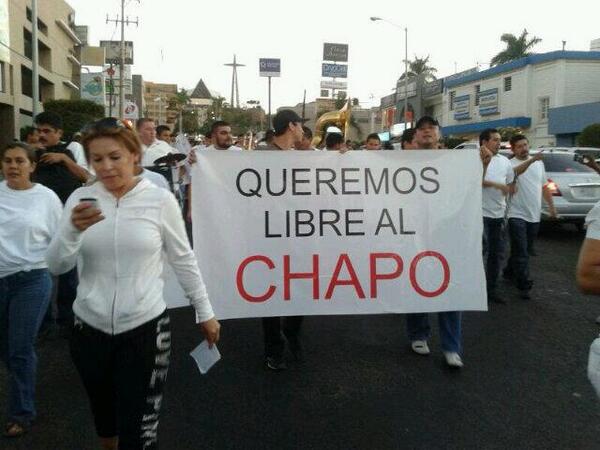 flo_martha's tweet photo. Marchan en Culiacán y Guamuchil, Sinaloa por liberación del “Chapo” Guzmán http://t.co/pp4Cow4Nay http://t.co/dn9Y7dfAos