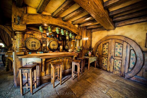 NZEducationID's tweet photo. Inside The Green Dragon Inn at Hobbiton, New Zealand. Who wants to have a drink there? #NewZealand #‎NZMustDo http://t.co/MZ01yxkLKx