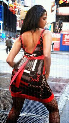 ramya2chat's tweet photo. Anushka Shetty back pose http://t.co/vewxGsh2Ws