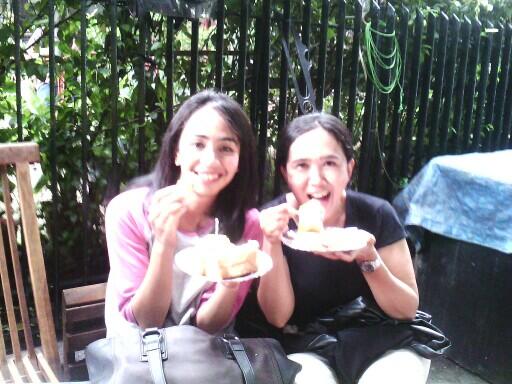 RotiCisangkuy's tweet photo. Makasih ya Teteh cantik @DianaVeranita @mirantidira udah datang lagi http://t.co/oHMi9th2YN