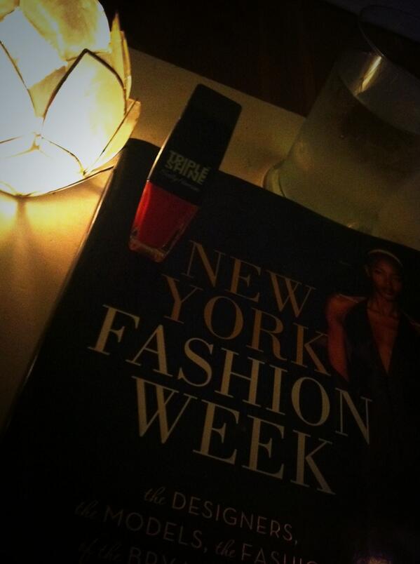 LAvieeuropa's tweet photo. A little light reading before #TripleShineSpringBreak #usc #redsnapper #nails #sallyhansen http://t.co/R3bRvro9GZ