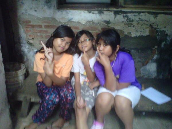 Ravina_Aprilia's tweet photo. @ludyaAmanda @Ravina_Aprilia vadya putri http://t.co/r1XSc1WvLz