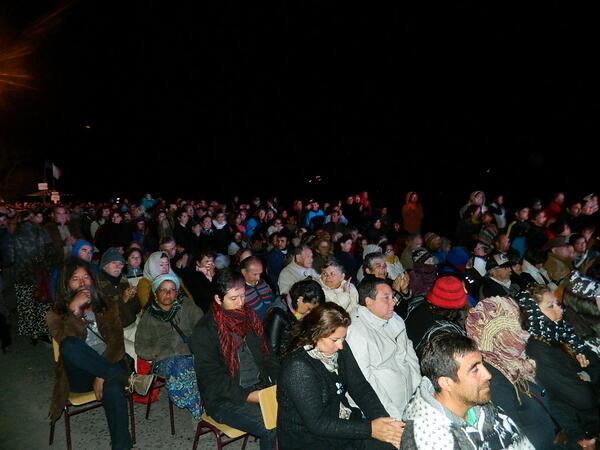 comunidad en conmemoración del 27 F