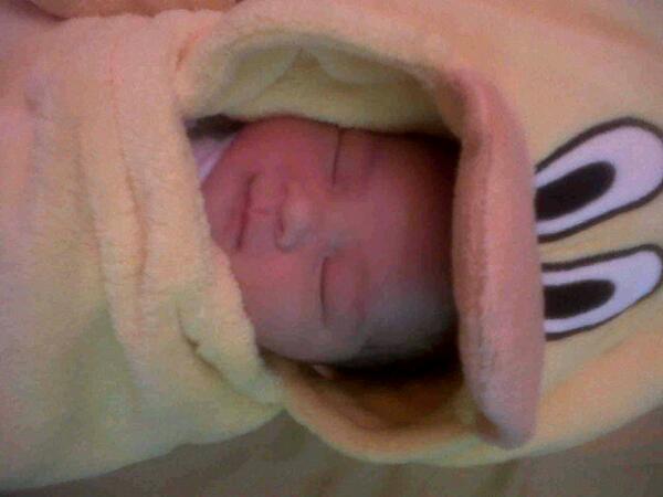 nel_fia's tweet photo. Anak aunty synk http://t.co/v9cI7hnImh