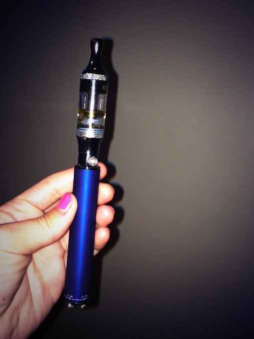 Soooo fuckin good! #GoldGoo #VapeLife http://t.co/VRheMTJIUT<a href="/tag/goldgoo"class="tags">#GoldGoo</a><a href="/tag/vapelife"class="tags">#VapeLife</a>