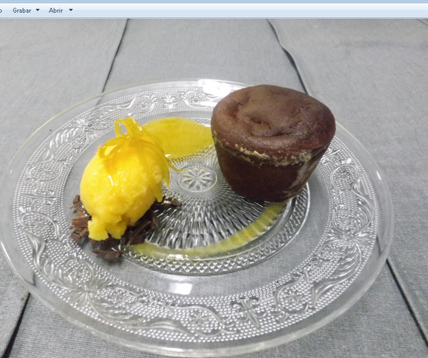 ElBarrioChris's tweet photo. El dulzor en la mesa, hoy en nuestro #Platodeldía >> Coulant de chocolate y naranja ¡Delicia! http://t.co/hp69YyQnv9